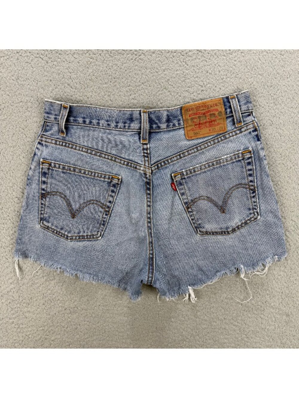Vintage Levis 560 Jeans Shorts 30 Blue Comfort Cut Off Frayed Hem Jorts USA Made